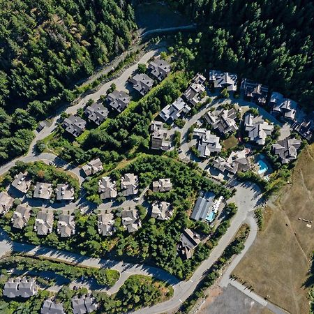 Taluswood The Heights 18 | Mountainside Townhome W/ Ski Access, Hot Tub, Tranquil Views Whistler Eksteriør bilde