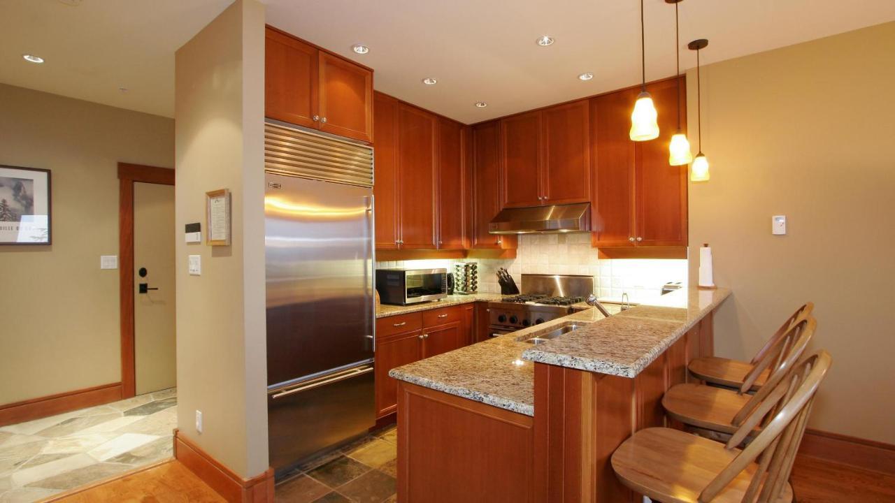 Taluswood The Heights 18 | Mountainside Townhome W/ Ski Access, Hot Tub, Tranquil Views Whistler Eksteriør bilde