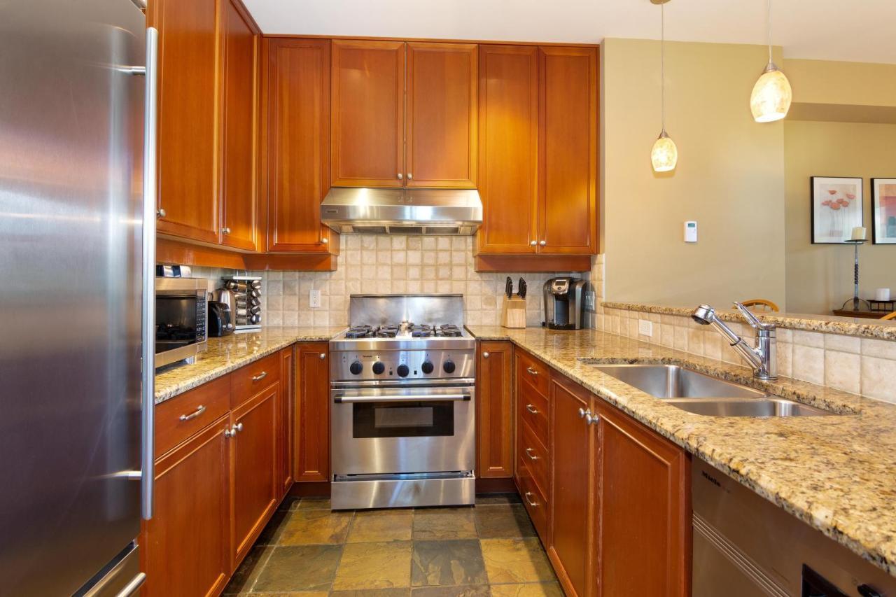 Taluswood The Heights 18 | Mountainside Townhome W/ Ski Access, Hot Tub, Tranquil Views Whistler Eksteriør bilde