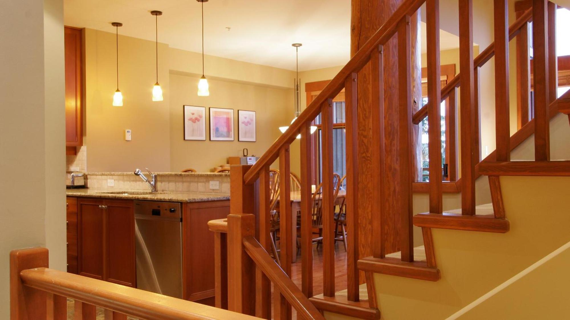 Taluswood The Heights 18 | Mountainside Townhome W/ Ski Access, Hot Tub, Tranquil Views Whistler Eksteriør bilde