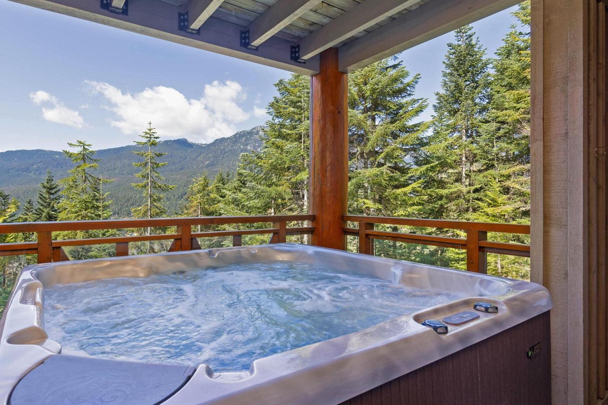 Taluswood The Heights 18 | Mountainside Townhome W/ Ski Access, Hot Tub, Tranquil Views Whistler Eksteriør bilde
